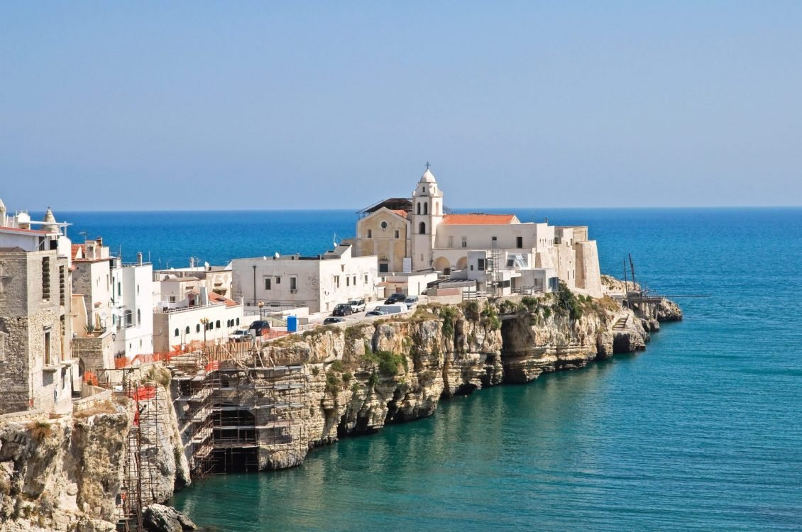 What are the 10 must-see places in Apulia?
