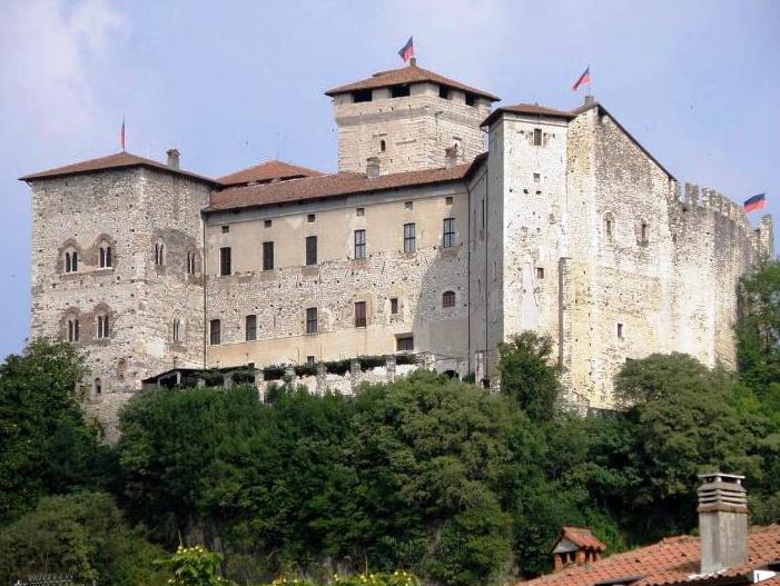 Castles to stay in Italy?