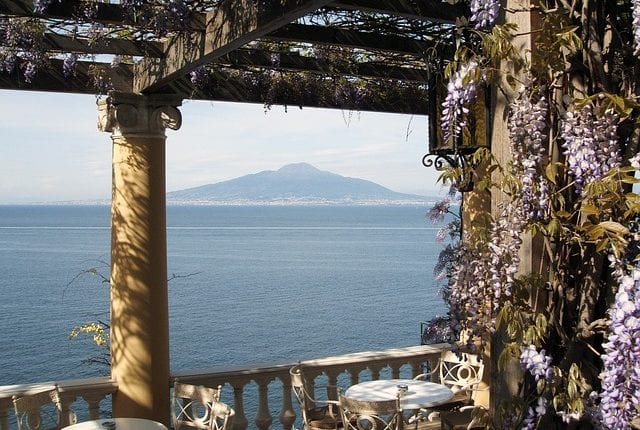 The best round trips from Naples